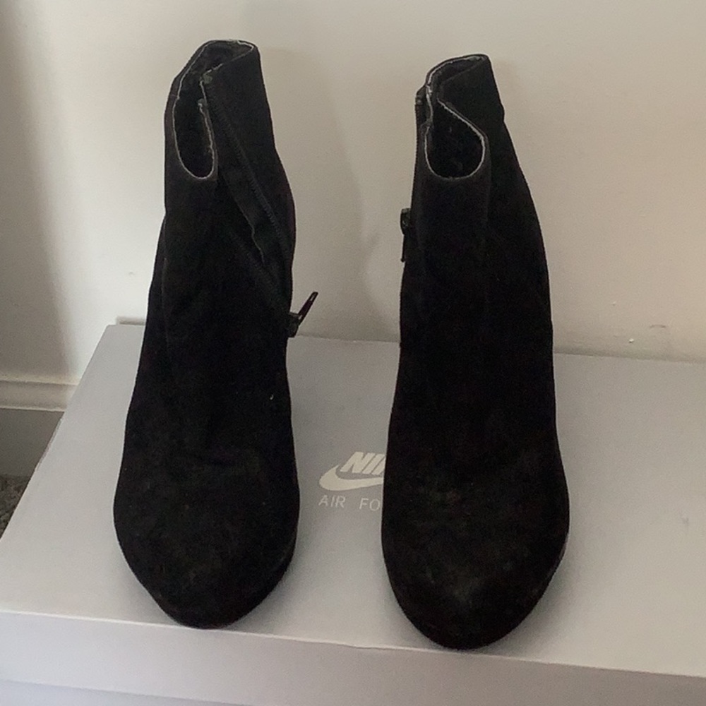 Nike Women's Sleek Black Ankle Booties